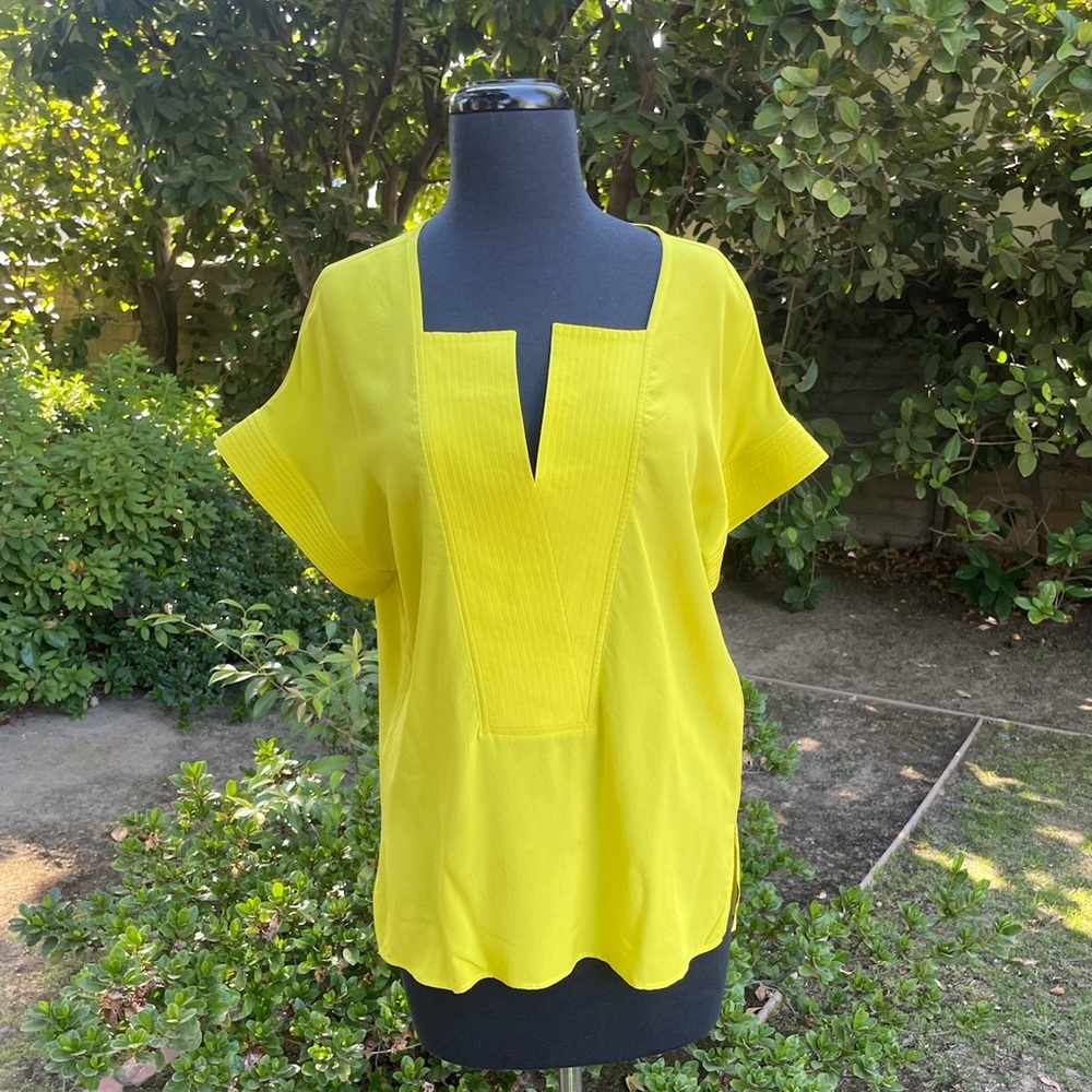 Inclan Studio short sleeve silk blouse with stitching embellishment - size XS